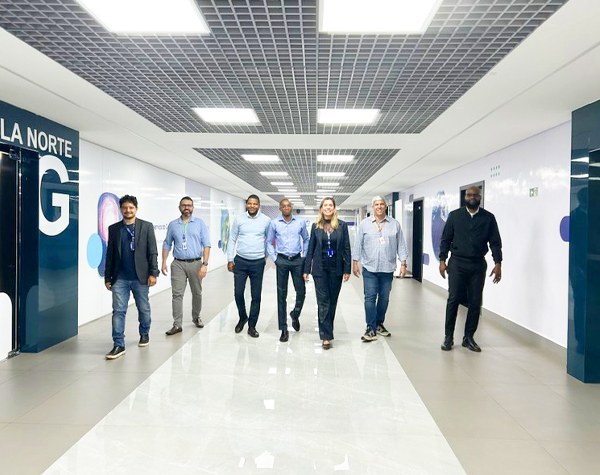 Angolan delegation visits Serpro's regional office in Brasília