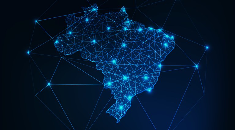 Mapa do Brasil montado com "feixes de luz" interligados, remetendo a país conectado, digital