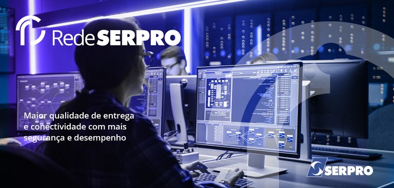 Analistas trabalhando em um centro de comando de redes