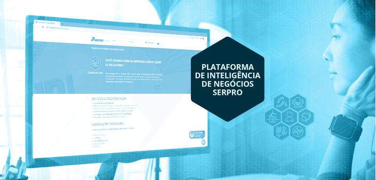 Mulher acessa computador com a tela da Plataforma de Inteligência de Negócios Serpro Mulher acessa computador com a tela da Plataforma de Inteligência de Negócios Serpro