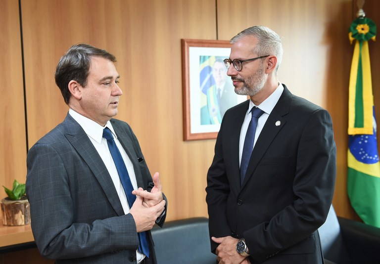 Gileno Barreto, presidente do Serpro, reuniu-se com o ministro da Educação, ministro Victor Godoy, no gabinete do Ministério, em Brasília