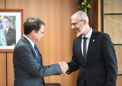 Gileno Barreto, presidente do Serpro, reuniu-se com o ministro da Educação, ministro Victor Godoy, no gabinete do Ministério, em Brasília