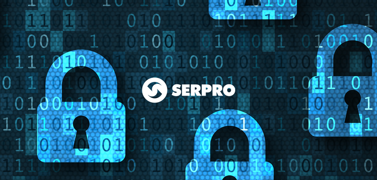 Imagem estilizada de cadeados flutuando sobre sequências numéricas de zeros e uns, remetendo à segurança digital. Ao centro, foi aplicada a marca Serpro