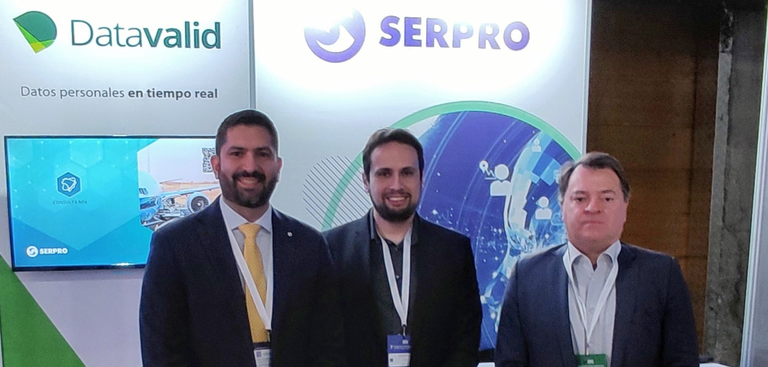 Equipe Serpro presente no Chile: Tiago Arrais (Supem), Daniel Silva Antonelli (Sunng) e o diretor André de Cesero