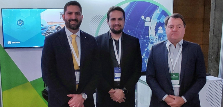 Equipe Serpro presente no Chile: Tiago Arrais (Supem), Daniel Silva Antonelli (Sunng) e o diretor André de Cesero