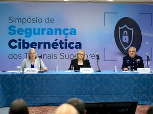 Na mesa de abertura, sentadas da esquerda para a direita - a presidente do Supremo Tribunal Federal (STF), ministra Rosa Weber, a presidente do Superior Tribunal de Justiça (STJ), Maria Thereza de Assis Moura, e o presidente do Superior Tribunal Militar (STM), Francisco Joseli, Crédito foto-Rosinei Coutinho