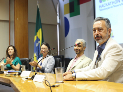 Alexandre Brandão Henriques Maimoni, diretor Jurídico, de Gestão e Riscos do Serpro, fala durante cerimônia de abertura