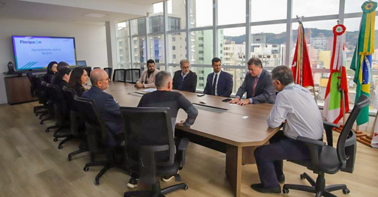Diretor André de Cesero participa de reunião com a Prefeitura de Florianópolis