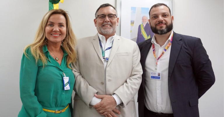 Karen Lopes, diretora da Procergs; Alexandre Amorim, presidente do Serpro; e Maurício Lacerda, diretor da Procergs