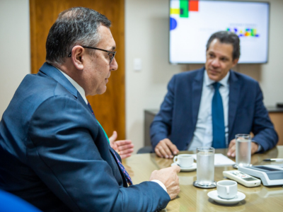 Ministro da Fazenda, Fernando Haddad, e o presidente do Serpro, Alexandre Amorim