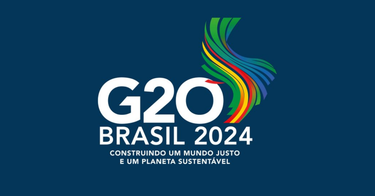 Imagem de fundo azul escuro G20 Brasil 2024 construindo um mundo justo e um planeta sustentavel.png