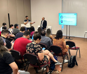 Thiago Pículo e Sebastião Fonseca durante a apresentação da masterclass no Web Summit Rio