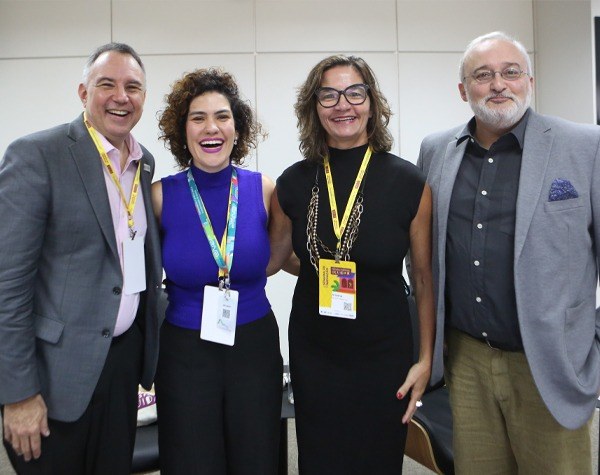 Da esquerda para a direita: Rogério Marcarenhas, Natália Teles Mota, Ariadne Fonseca e Rodrigo Assunção