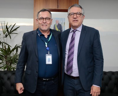Presidente do Serpro Alexandre Amorim e o ministro Alexandre Padilha. Foto: Gil Ferreira/Ascom-SRI