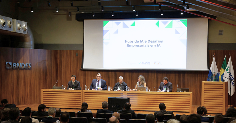 Alexandre Amorim, presidente do Serpro, participou do painel “Infraestrutura de IA e Centros de Dados”, durante o seminário “Hubs de IA e Desafios Empresariais em IA”, promovido pelo BNDES Alexandre Amorim, presidente do Serpro, participou do painel “Infraestrutura de IA e Centros de Dados”, durante o seminário “Hubs de IA e Desafios Empresariais em IA”, promovido pelo BNDES