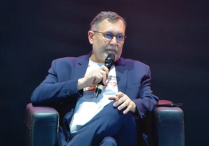 Amorim fala em evento em Angola.png