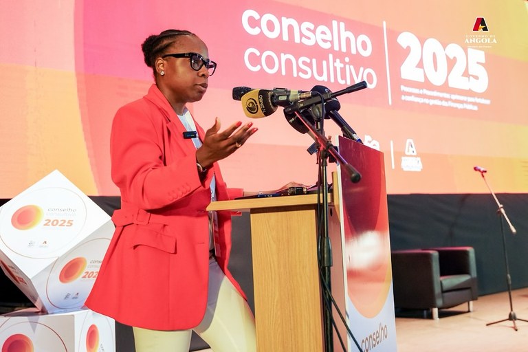 Vera Daves de Sousa - ministra das Finanças de Angola.jpg