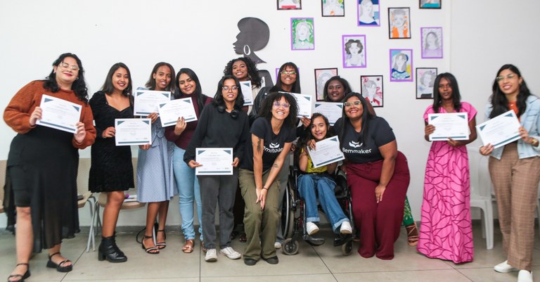 Mulheres pretas e pardas se formam no Conexão Donas Tech.jpg Mulheres pretas e pardas se formam no Conexão Donas Tech.jpg