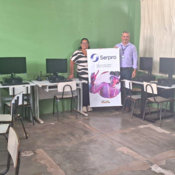 Sala inclusão digital montada no Instituto Grupo das Samaritanas, em Sabará
