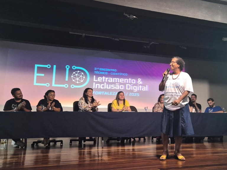 Regina Lúcia de Carvalho fala sobre ações de inclusão digital do Serpro no ELID.jpg
