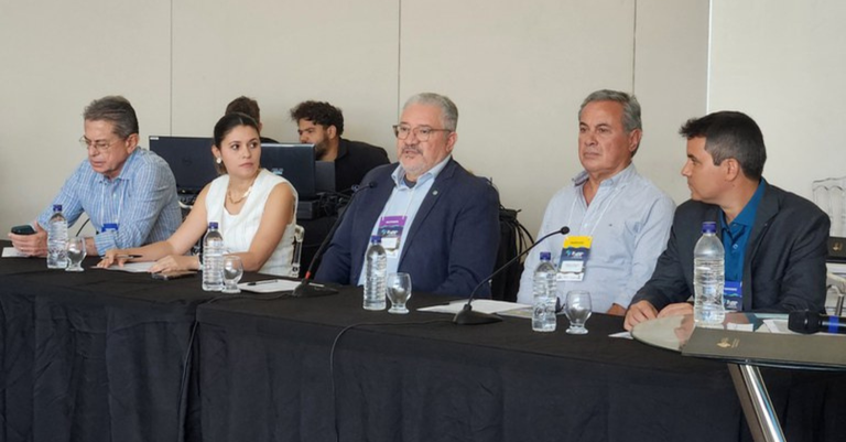 Registro do 3º Seminário Nacional para Integração da Regulação de Usos de Recursos Hídricos, evento paralelo à programação do 2º Fórum Brasil das Águas Registro do 3º Seminário Nacional para Integração da Regulação de Usos de Recursos Hídricos, evento paralelo à programação do 2º Fórum Brasil das Águas