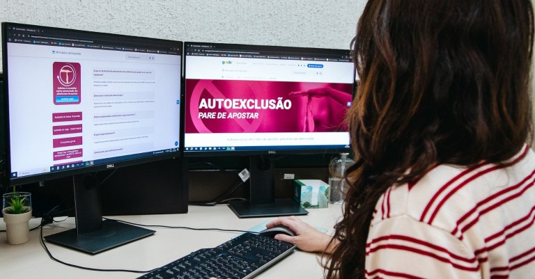 a-pessoa-interessada-pode-se-autobloquear-de-uma-so-vez-de-todos-os-sites-de-apostas (1).jpg a-pessoa-interessada-pode-se-autobloquear-de-uma-so-vez-de-todos-os-sites-de-apostas (1).jpg