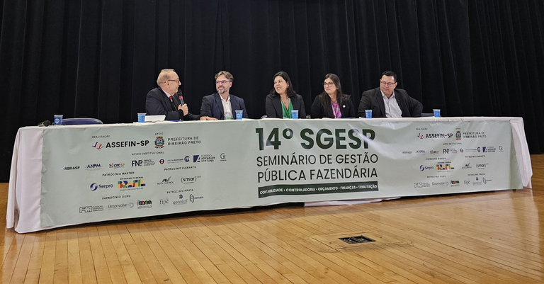 Painel “Transformação digital nas prefeituras: soluções tecnológicas para uma gestão eficiente”, com o gerente de Negócio do Serpro, Henrique Mattiello