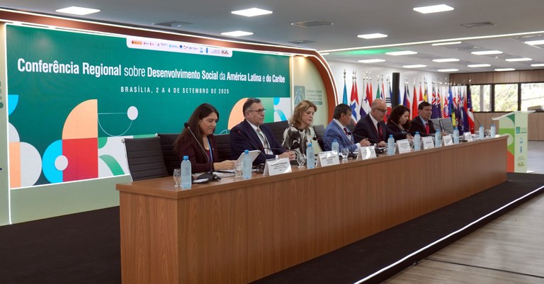 Presidente Alexandre Amorim integrou mesa de abertura da Conferência Internacional