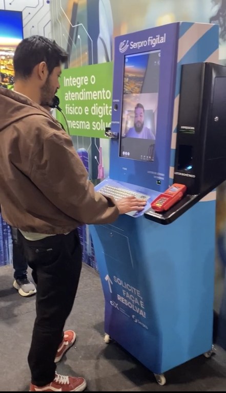 Totem do Serpro Figital