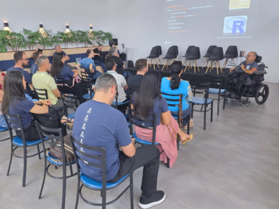 Sérgio Mariano Dias apresentando sua palestra