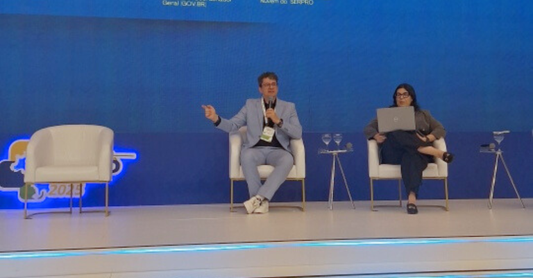 Welsinner Brito, superintendente de Arquitetura Corporativa, Plataformas Inteligentes e Engenharia de Nuvem do Serpro, durante sua apresentação no evento