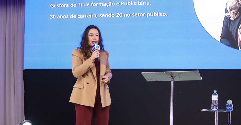 Sheila Antonioli, gerente da Estratégia de Negócio com Foco na Felicidade do Cliente do Serpro Sheila Antonioli, gerente da Estratégia de Negócio com Foco na Felicidade do Cliente do Serpro