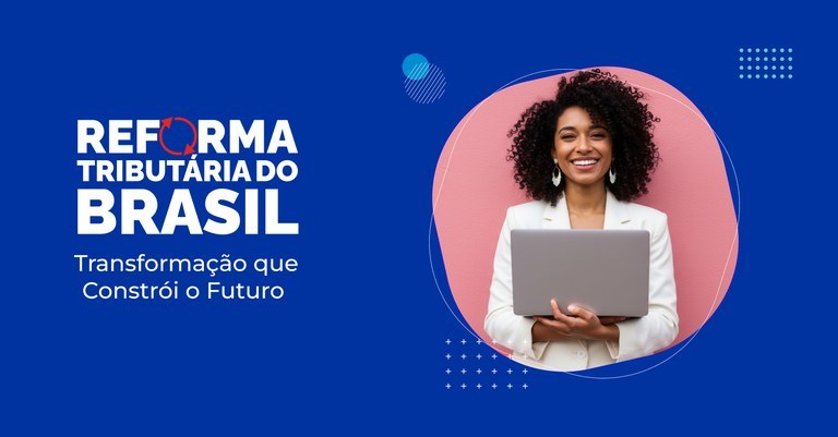 Imagem fundo azul: Reforma Tributária - Transformação que constrói o futuro. Foto de mulher negra com notebook em fundo rosa