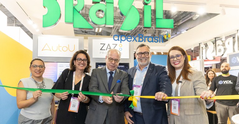 Presidente Alexandre Amorim e autoridades brasileiras cortam fita de inauguração do pavilhão do país no VivaTech 2025.jpg Presidente Alexandre Amorim e autoridades brasileiras cortam fita de inauguração do pavilhão do país no VivaTech 2025.jpg