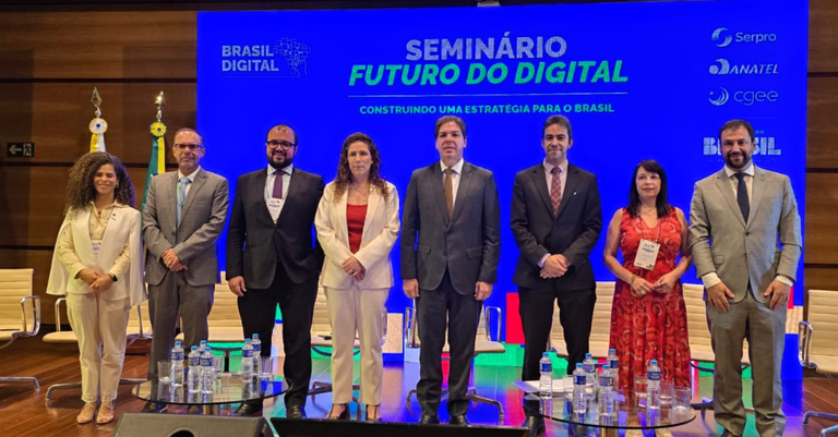 Autoridades que participaram da mesa de abetura.png