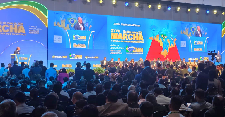 Mesa de abertura da Marcha dos Prefeitos