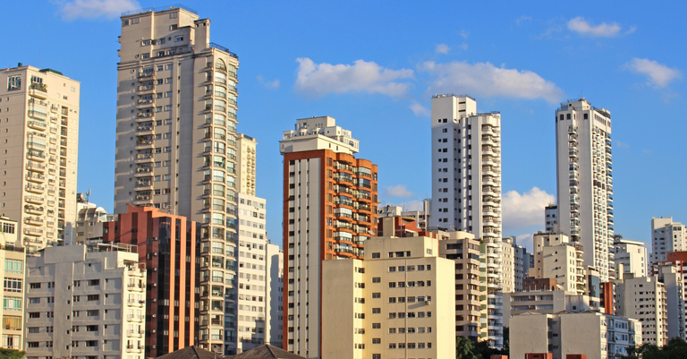 Fotografia de prédios de uma cidade