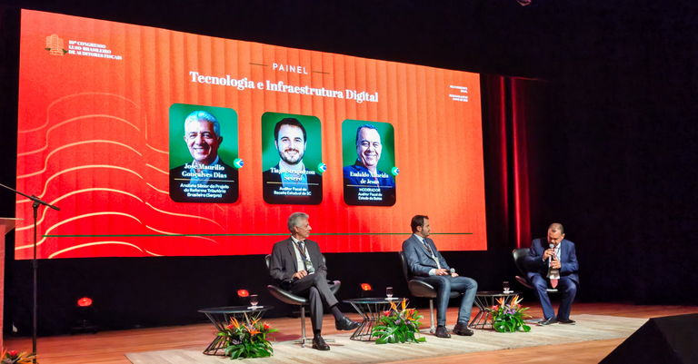 Painel foi realizado no auditório do Minas Tênis Clube, em Belo Horizonte