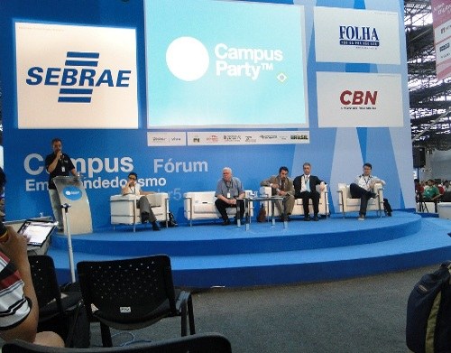 Governança da internet: punição do intermediário e uso de fakes e memes são questões em debate