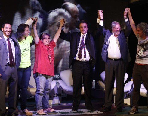 Sociedade civil e governo vibraram com a conquista (Foto: Sérgio Silva)