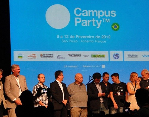 Marcos Mazoni (esq) durante a cerimônia de abertura 