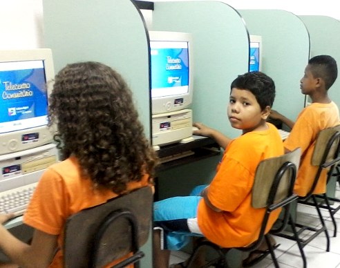 O telecentro vai ajudar na formação de crianças e adolescentes O telecentro vai ajudar na formação de crianças e adolescentes