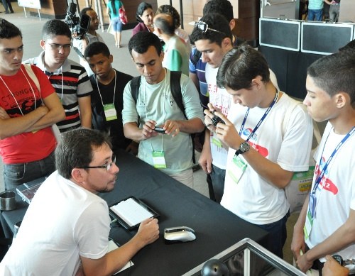 Tablet com mouse braile chamou atenção do público no Consegi