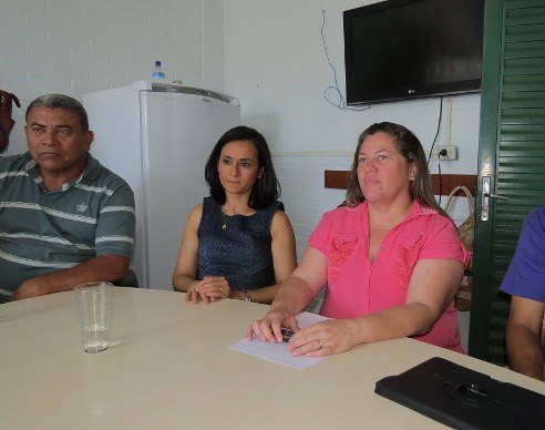 Prefeita Lucimar Nascimento e equipe da Secretaria de Educação de Valparaíso