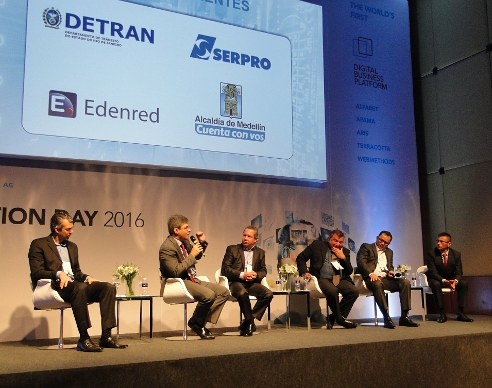 Painel com experiências em transformação digital