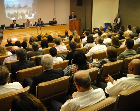 Comemoração ocorreu simultaneamente nas regionais e escritórios da empresa 